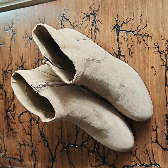 A.N.A  Women's Cold Weather Fashion Style Ankle Boots Sz 8 - Picture 2 of 4